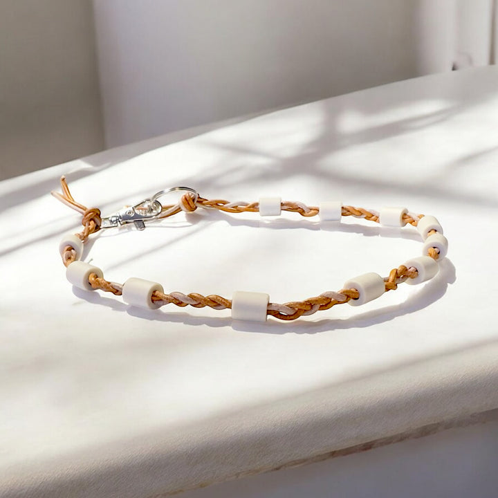 Geflochtenes EM-Keramik-Hundehalsband mit Lederbändern – hochwertiges Hundehalsband mit schlichtem Design und natürlicher Ausstrahlung