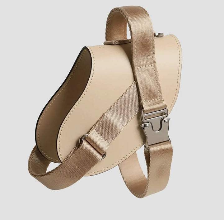 Ergonomisches Hundegeschirr aus veganem Leder – Beige | Komfortables & sicheres Sattelgeschirr für Hunde - Die StupsnaseErgonomisches Hundegeschirr aus veganem Leder – Beige | Komfortables & sicheres Sattelgeschirr für HundeHundegeschirrDie StupsnaseHundegeschirr