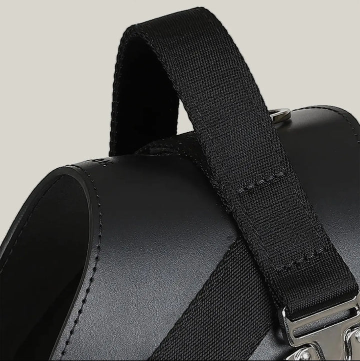 Handgefertigtes ergonomisches Hundegeschirr in Schwarz aus veganem Leder – Stil, Komfort & Sicherheit - Die StupsnaseHandgefertigtes ergonomisches Hundegeschirr in Schwarz aus veganem Leder – Stil, Komfort & SicherheitHundegeschirrDie StupsnaseHundegeschirr