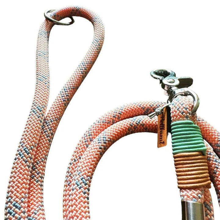Handgemachte Tau - Hundeleine in Rosa - Stilvolle Eleganz für Ihren treuen Begleiter - Die StupsnaseHandgemachte Tau - Hundeleine in Rosa - Stilvolle Eleganz für Ihren treuen BegleiterHundeleineDie StupsnaseHundeleine