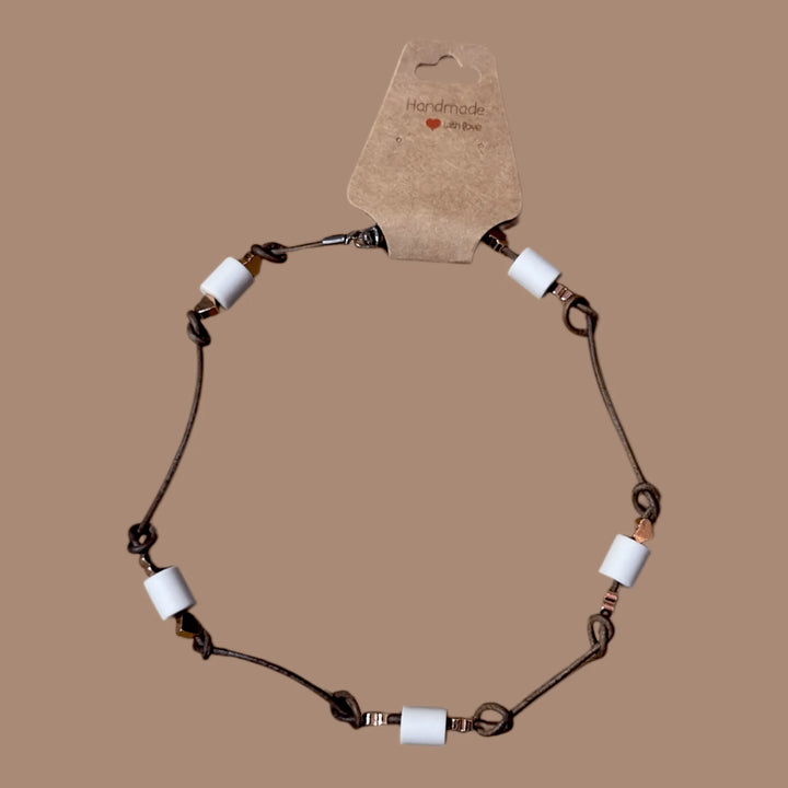 Herzensbrecher – Handgemachtes EM - Keramik - Halsband für stilvolle Hunde, robust und langlebig mit kleinen herzchen - Die StupsnaseHerzensbrecher – Handgemachtes EM - Keramik - Halsband für stilvolle Hunde, robust und langlebig mit kleinen herzchenHalskette gegen ZeckenDie StupsnaseHalskette gegen Zecken