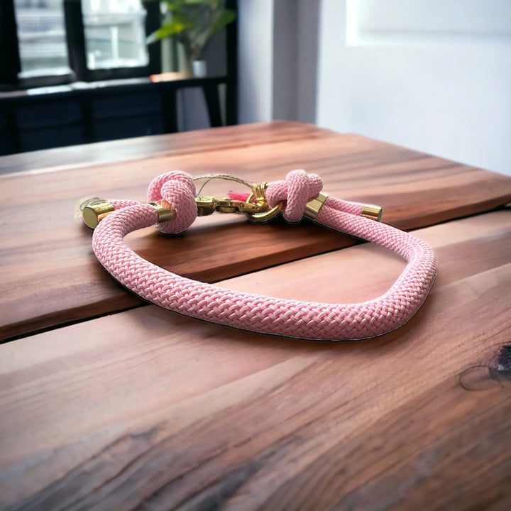 Hundehalsband aus Paracord „Cotton Candy““ - Die StupsnaseHundehalsband aus Paracord „Cotton Candy““HundehalsbandDie StupsnaseHundehalsband