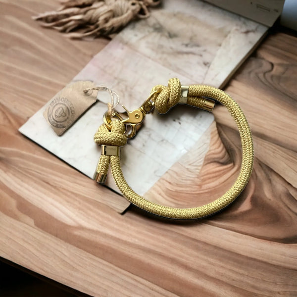 Hundehalsband aus Paracord „Gold“ - Die StupsnaseHundehalsband aus Paracord „Gold“HundehalsbandDie StupsnaseHundehalsband