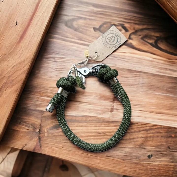 Hundehalsband aus Paracord „Khaki“ - Die StupsnaseHundehalsband aus Paracord „Khaki“HundehalsbandDie StupsnaseHundehalsband