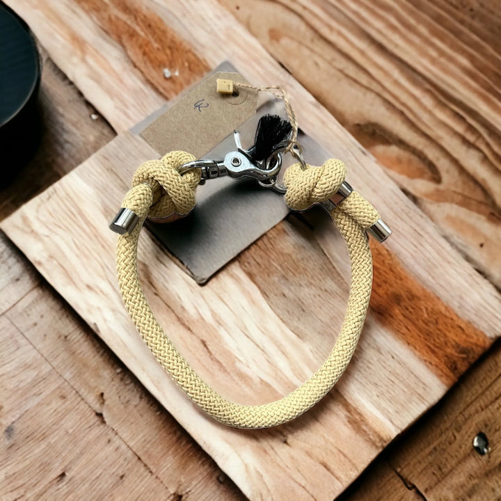 Hundehalsband aus Paracord „Sand“ - Die StupsnaseHundehalsband aus Paracord „Sand“HundehalsbandDie StupsnaseHundehalsband