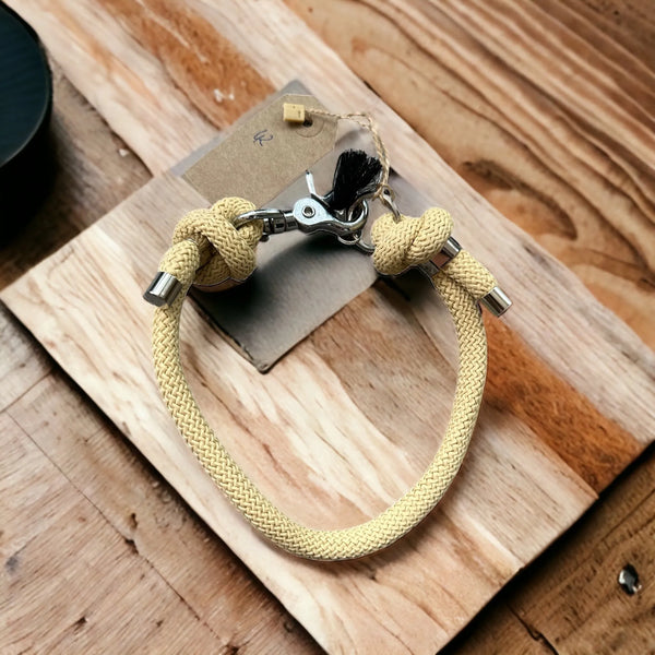 Hundehalsband aus Paracord „Sand“ - Die StupsnaseHundehalsband aus Paracord „Sand“HundehalsbandDie StupsnaseHundehalsband