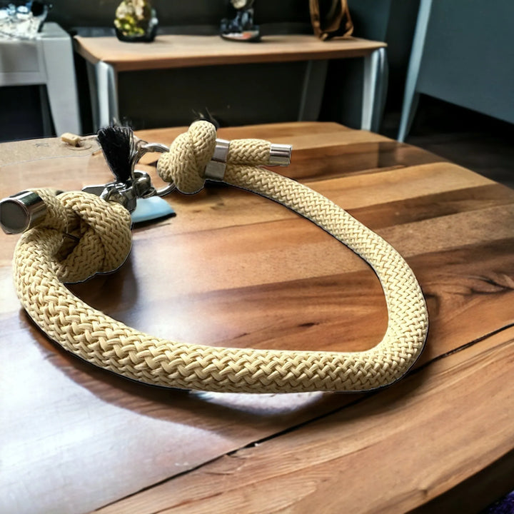 Hundehalsband aus Paracord „Sand“ - Die StupsnaseHundehalsband aus Paracord „Sand“HundehalsbandDie StupsnaseHundehalsband