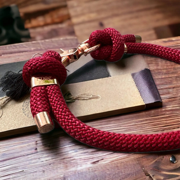 Hundehalsband aus Paracord „Wine Lie“ - Die StupsnaseHundehalsband aus Paracord „Wine Lie“HundehalsbandDie StupsnaseHundehalsband