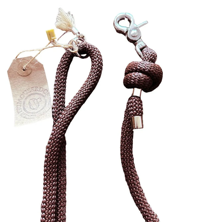 Paracord Hundeleine „Brauner Maulwurf“ - Die Perfekte Kombination aus Funktionalität und Stil - Die StupsnaseParacord Hundeleine „Brauner Maulwurf“ - Die Perfekte Kombination aus Funktionalität und StilHundeleineDie StupsnaseHundeleine