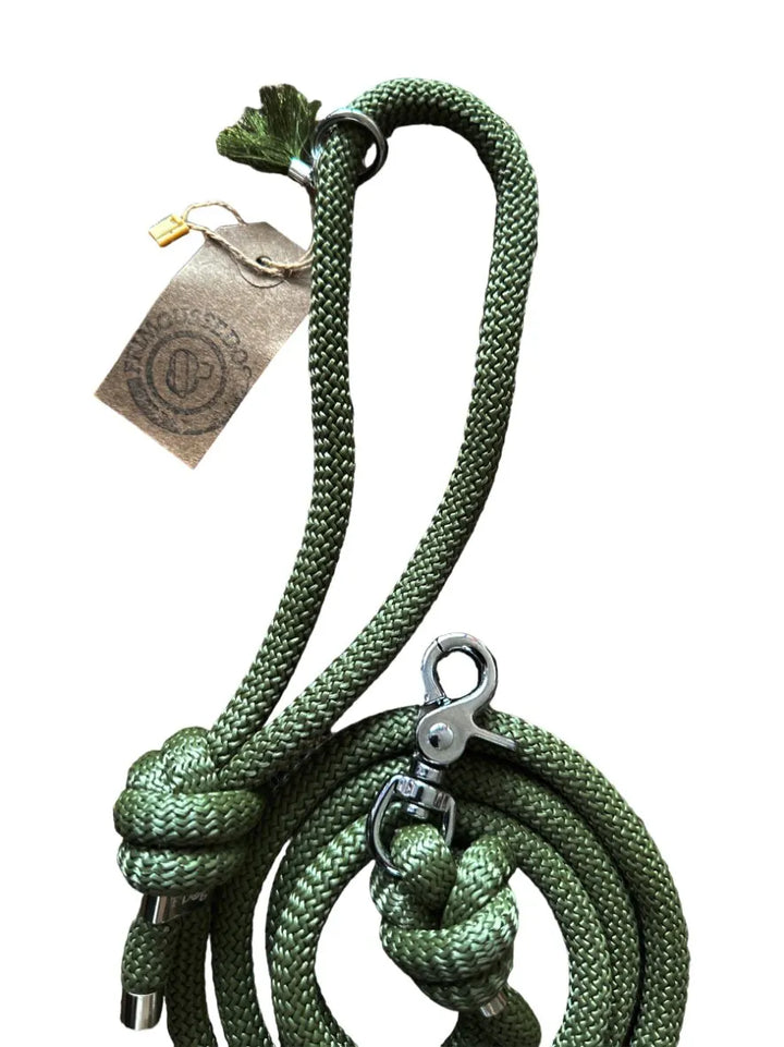 Paracord Hundeleine „Khaki“ - Die Perfekte Kombination aus Funktionalität und Stil - Die StupsnaseParacord Hundeleine „Khaki“ - Die Perfekte Kombination aus Funktionalität und StilHundeleineDie StupsnaseHundeleine