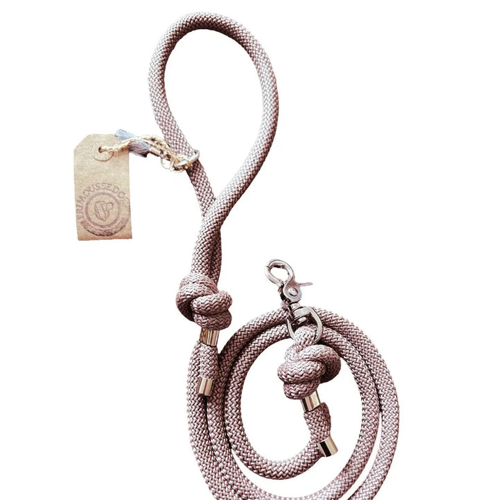 Paracord Hundeleine „Taupe“ - Die Perfekte Kombination aus Funktionalität und Stil - Die StupsnaseParacord Hundeleine „Taupe“ - Die Perfekte Kombination aus Funktionalität und StilHundeleineDie StupsnaseHundeleine
