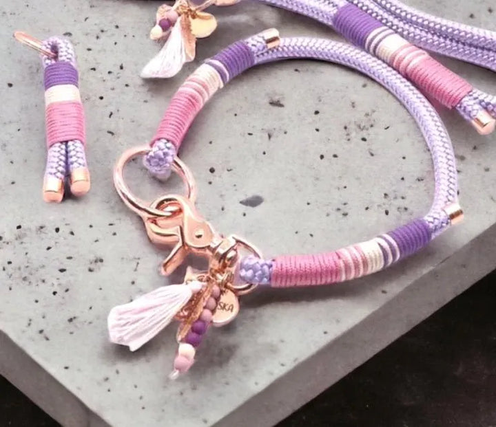 "Rosy Paws - Stilvolles Hundezubehör Set: Hundeleine und Hundehalsband als Tau - Die Stupsnase"Rosy Paws - Stilvolles Hundezubehör Set: Hundeleine und Hundehalsband als TauHundesetDie StupsnaseHundeset