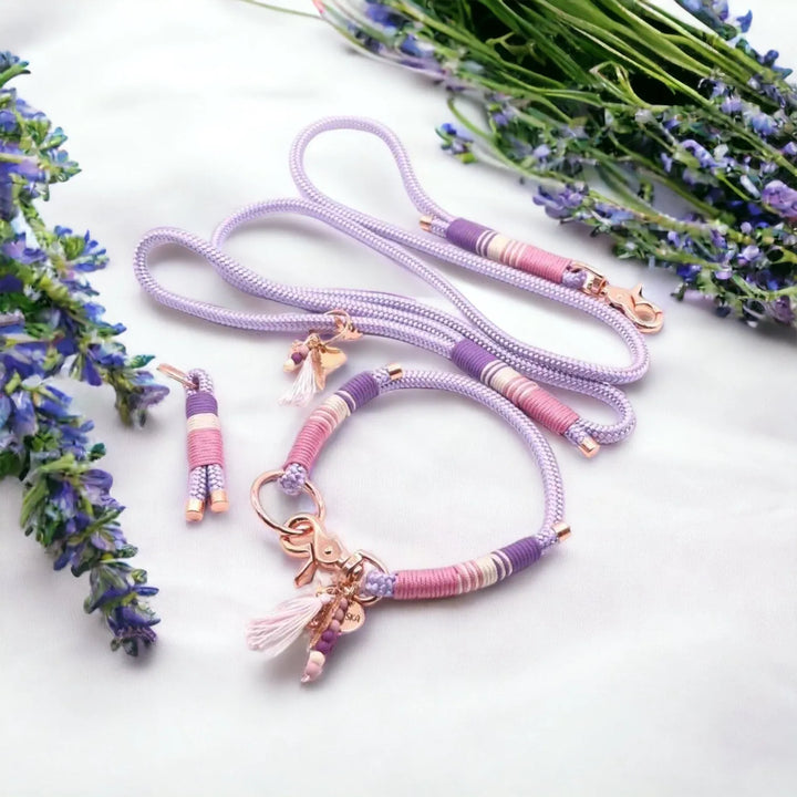 "Rosy Paws - Stilvolles Hundezubehör Set: Hundeleine und Hundehalsband als Tau - Die Stupsnase"Rosy Paws - Stilvolles Hundezubehör Set: Hundeleine und Hundehalsband als TauHundesetDie StupsnaseHundeset