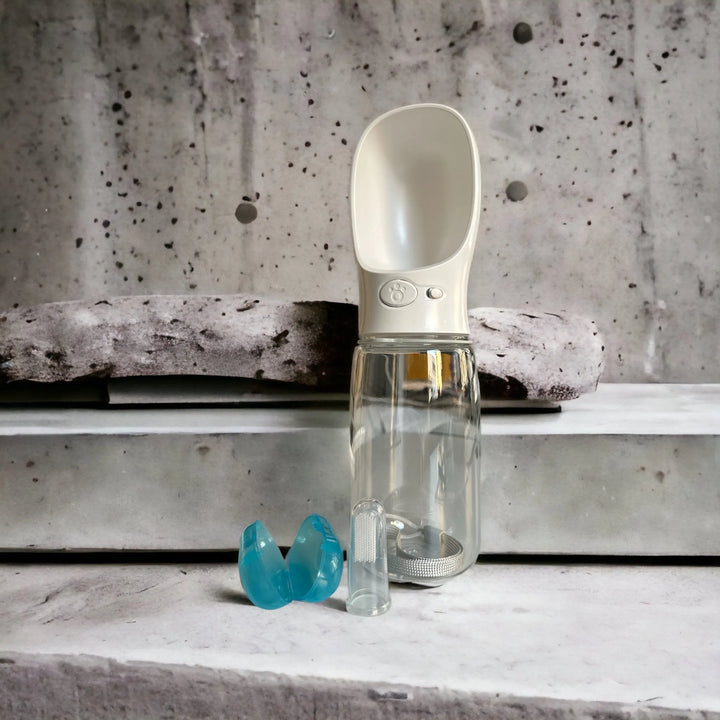 Wasserflasche für Hunde mit Sparfunktion - Die StupsnaseWasserflasche für Hunde mit SparfunktionDie Stupsnase
