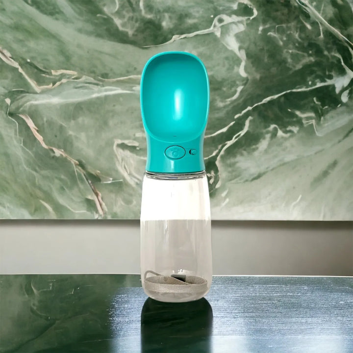 Wasserflasche für Hunde mit Sparfunktion - Die StupsnaseWasserflasche für Hunde mit SparfunktionDie Stupsnase