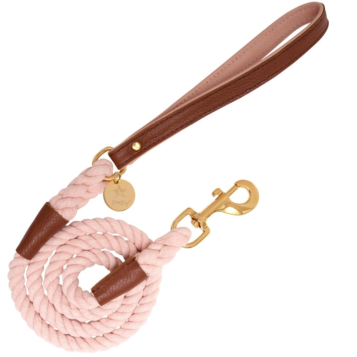 Die handgefertigte Hundeleine besteht aus einem robusten Seil, das mit hochwertigem Leder umwickelt ist und eine schöne rosa Farbe hat Hundeleine geflochten - rosa